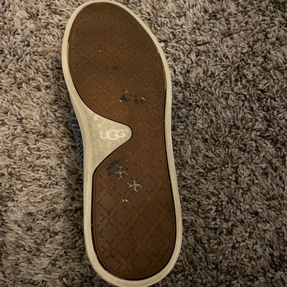 Women’s 6 Ugg Loafers in blue - Picture 4 of 6